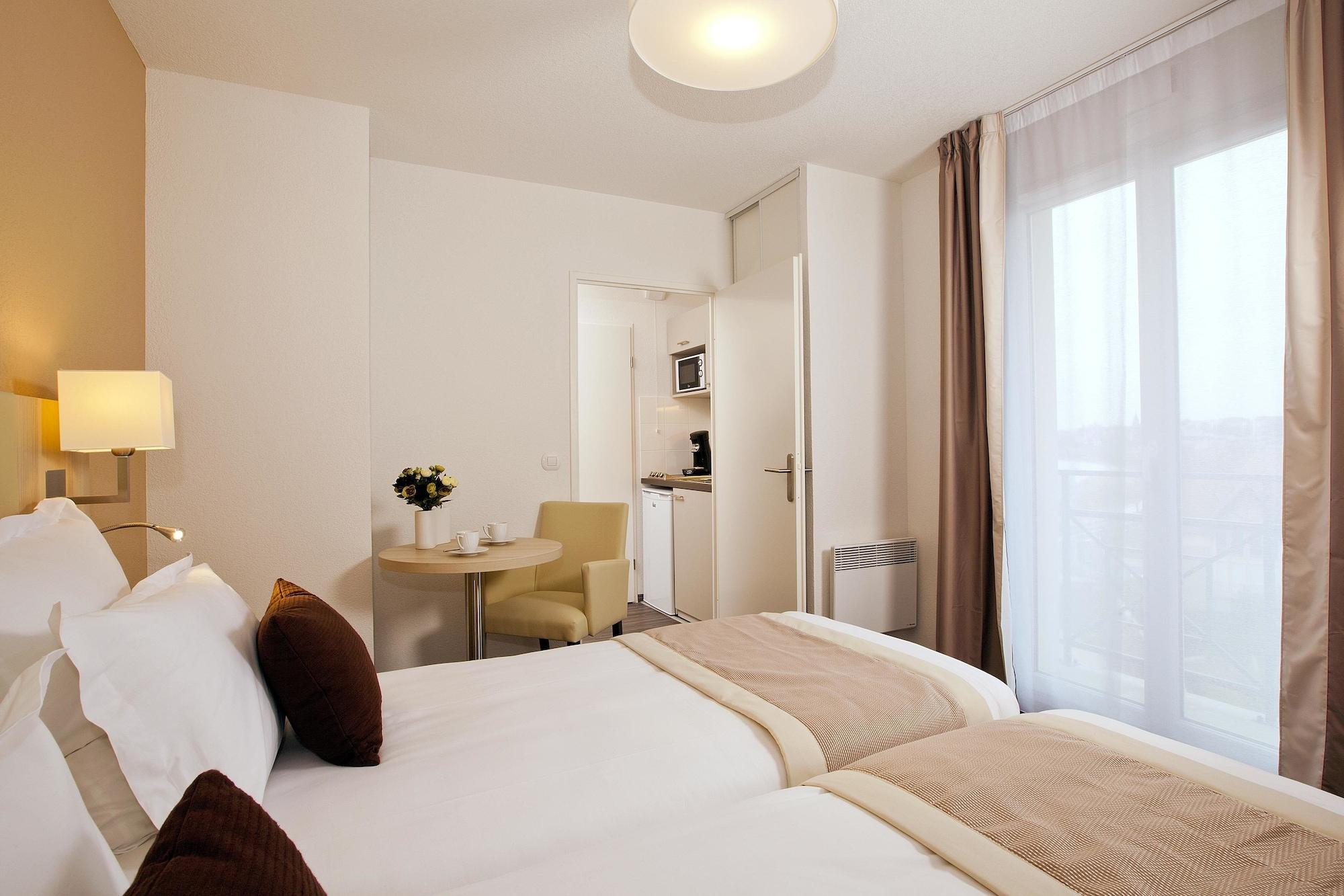 Residhome Neuilly Bords De Marne Luaran gambar