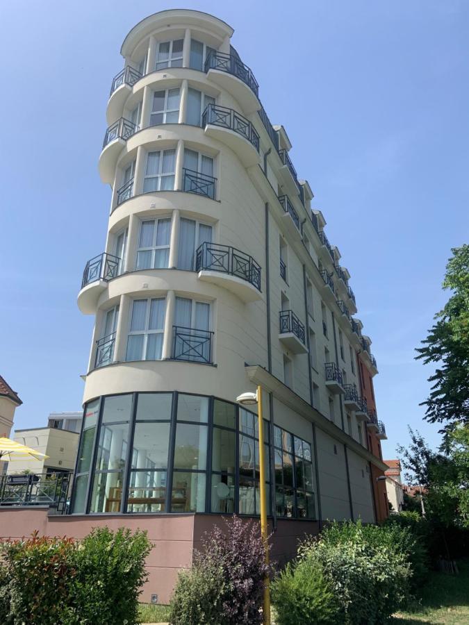 Residhome Neuilly Bords De Marne Luaran gambar