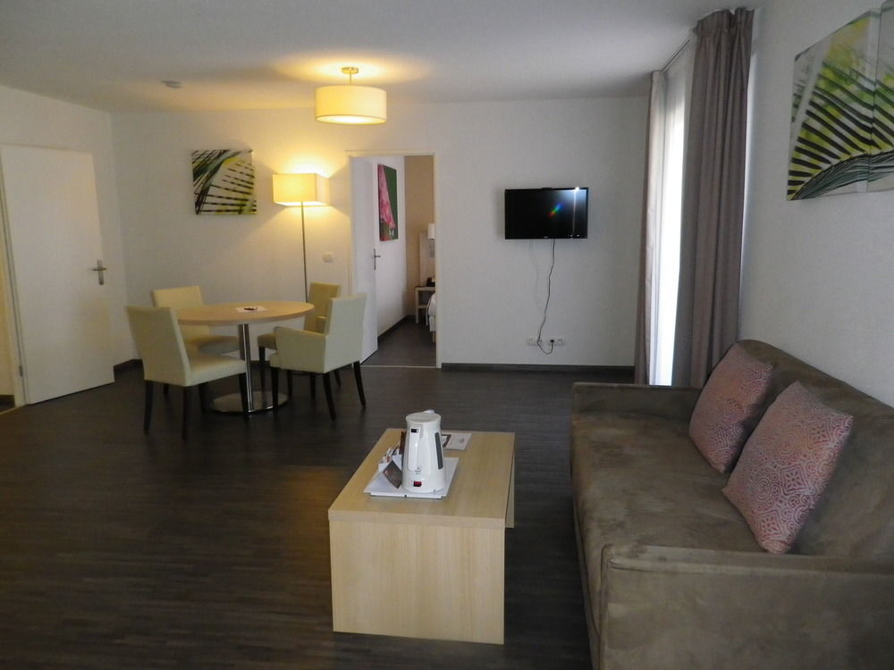 Residhome Neuilly Bords De Marne Luaran gambar