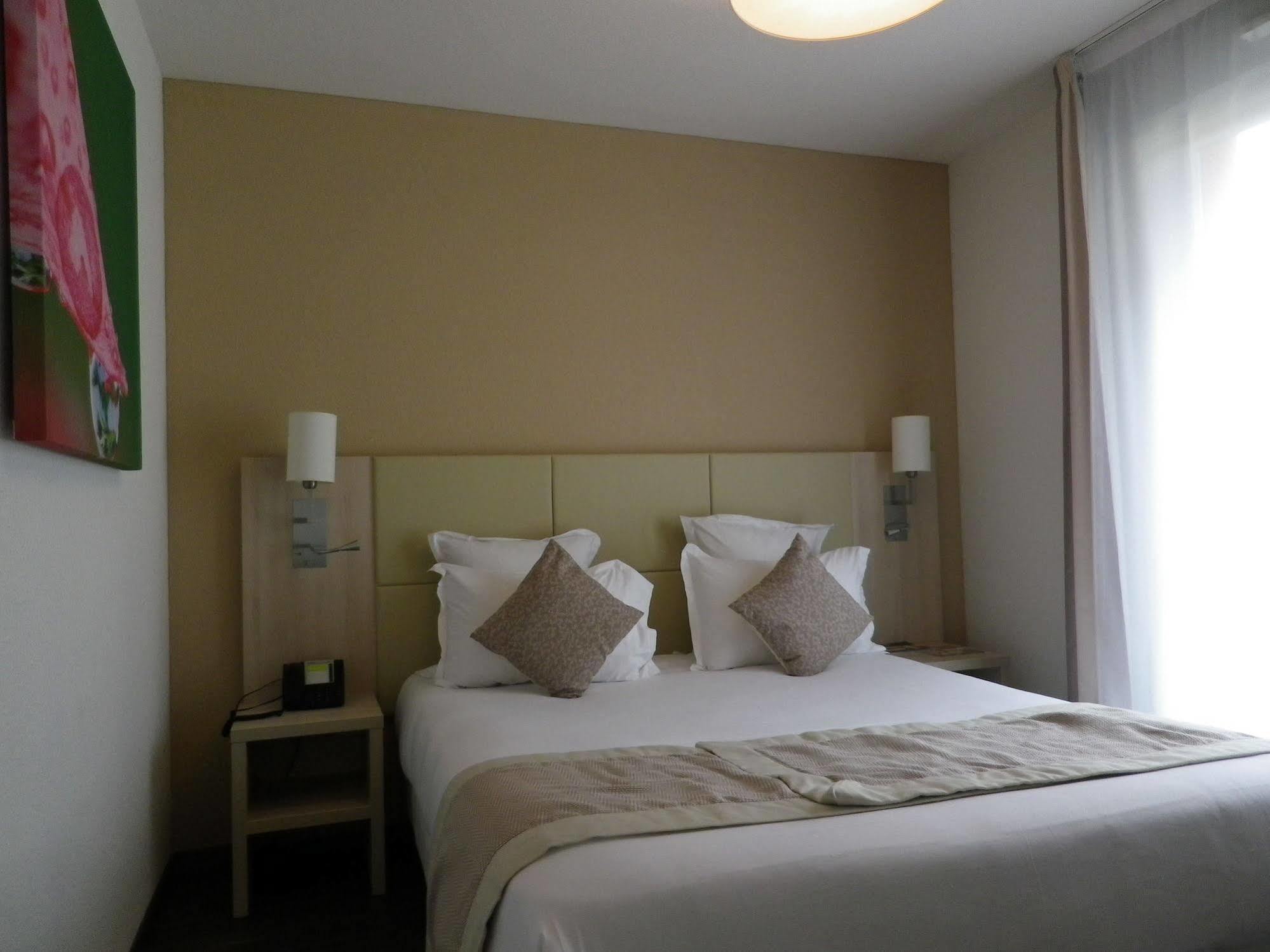 Residhome Neuilly Bords De Marne Luaran gambar